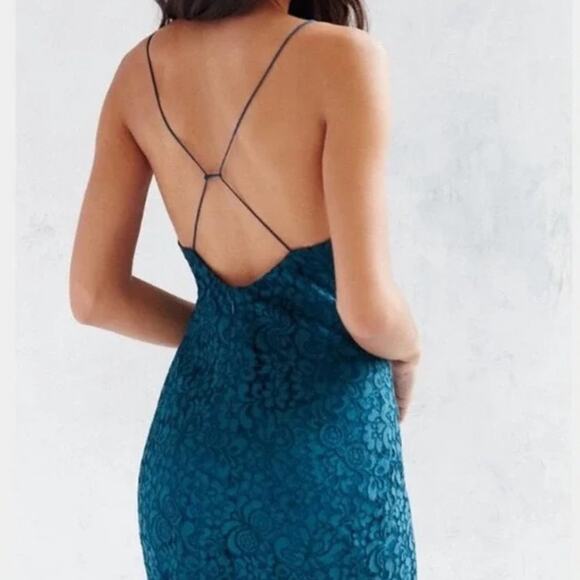 Urban Outfitters Kimchi Blue Green Pacey thin strap Bodycon Midi Lace Dress Sz 0 - Picture 2 of 8